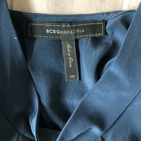 BCBGMaxAzria 100% Silk Top in Navy - XS - Picture 3 of 5